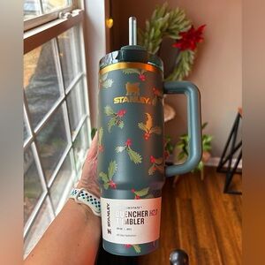 ♥️💖 Stanley Quencher Tumbler 30oz Holiday Botanicals Green Red Gold